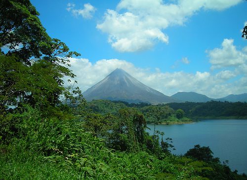 Lake Arenal Gardens Unique land development Lots at Lake Arenal’s Augacate Bay